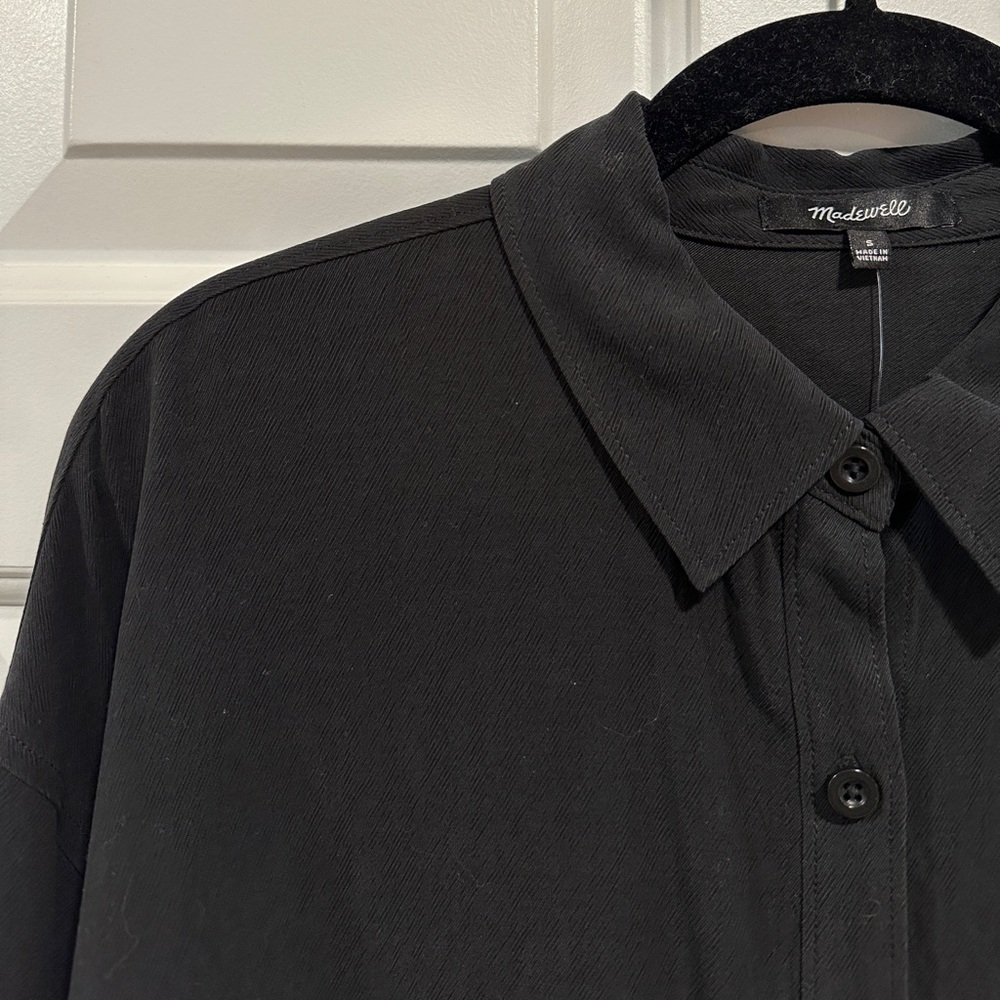black button up shirt 🖤